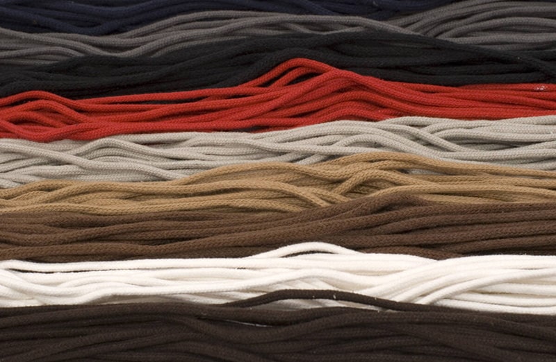 Biale sznurowadla eleganckie 2.5mm wytrzymale do eleganckich butow