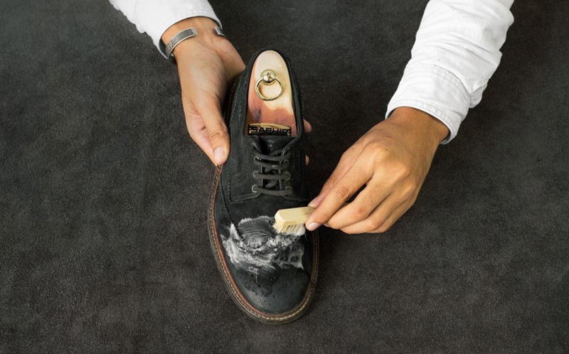 Poradnik - jak czyścić buty zamszowe i nubukowe. Silny cleaner do zamszu i nubuku. Renowacja obuwia.
