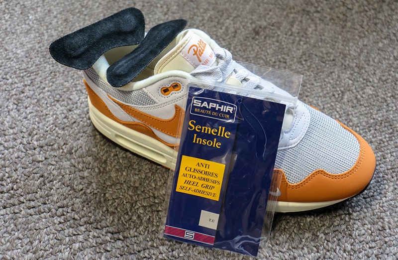 Samoprzylepne zapiętki do butów. Miękkie, wykonane w 100% ze skóry zamszowej, samoprzylepne zapiętki w kolorze czarnym