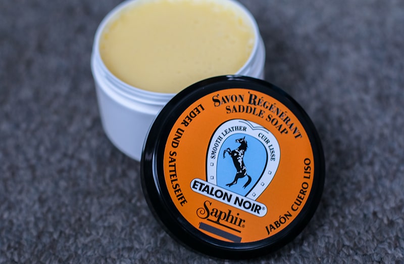 Regenerujące mydło do skór - SAPHIR BDC Etalon Noir Soap 250ml