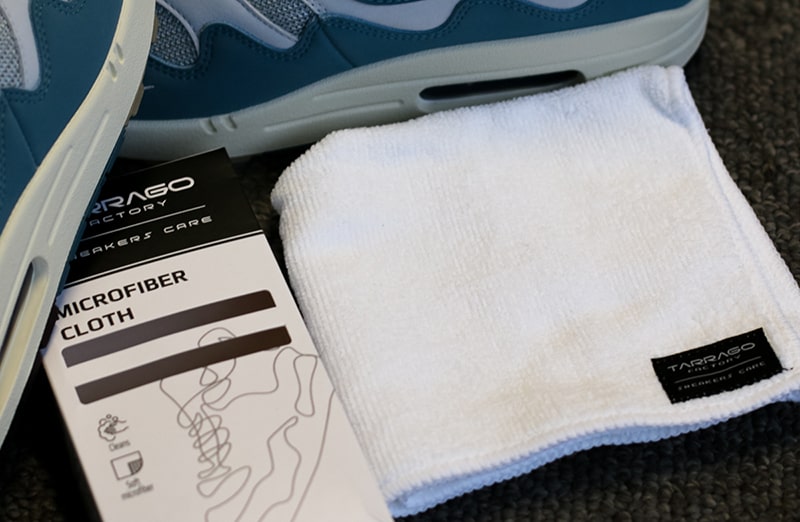 szmatka z mikrofibry do czyszczenia obuwia, akcesoriow, toreb i torebek TARRAGO Sneakers Microfiber Cloth