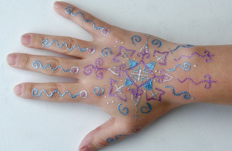 Zawartość zestawu do zdobienia ciała