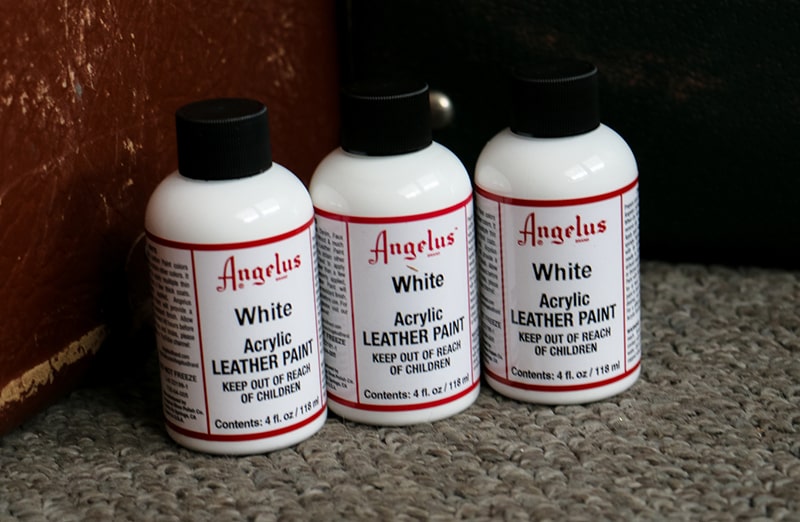 Białe farby do personalizacji kicksów, jeansu, tekstyliów Angelus Acrylic Leather Paint 4oz