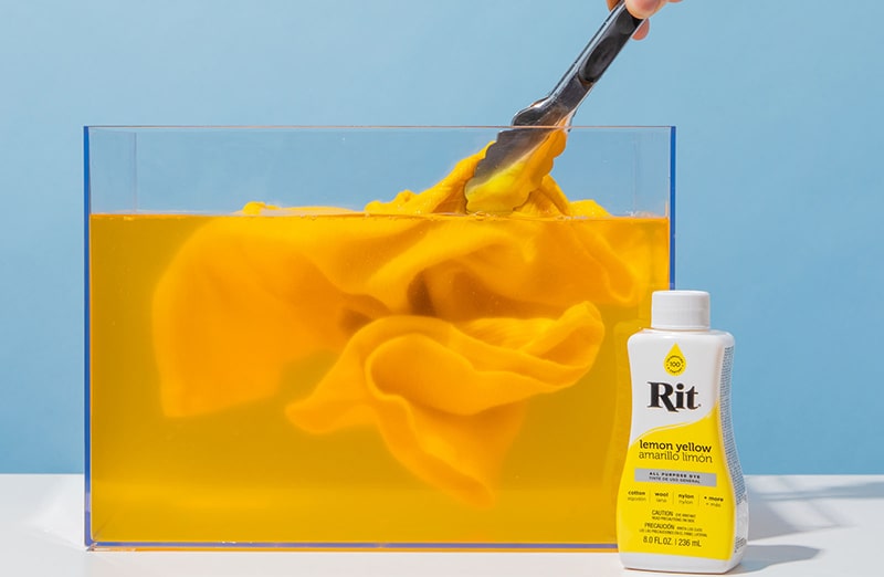 Lemon Yellow Rit Dye Liquid - barwnik do ubrań, odzieży, tkanin, jeansu w złotożółtym kolorze.