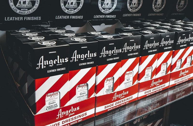 Szare farby do zamszu i nubuku angelus suede dye dressing