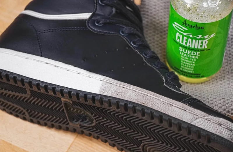 Cleaner do czyszczenia adidasów, sneakersów, butów z tkanin, tekstyliów, skór licowych, eco-skór, zamszu, nubuku