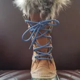 Odblaskowe niebieskie okrągłe sznurowadła, stworzone  do popularnych modeli Yeezy boots
czy innych modeli Adidasa.