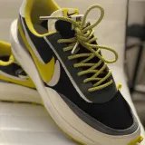 Żółte odblaskowe okrągłe sznurowadła do sneakersów. Sznurowadła do Adidas Yeezy boots. Sznurówki do butów do biegania, sznury, lace, laces. Custom, customizacja. Rzemyki, rzemienie. Sznurófki. Sznuruwki. Żółte odblaskowe sznurówki Lacelab. Odblaskowe żółte sznurowadła Lace lab.