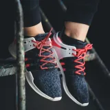 okrągłe różowo czarne sznurowadła stworzone  do popularnych modeli Adidas Yeezy 350 Boost czy Adidas NMD