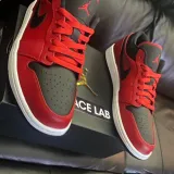 Czerwone sznurowadła płaskie Lace Lab. Sznurówki do customizacji sneakersów Jordan, Nike, Air Jordan 1, Retro High, Obsidain