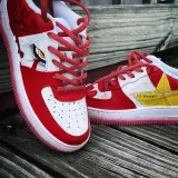 Odblaskowe płaskie sznurowadła czerwone,  stworzone  do popularnych modeli Nike air max 90s
czy innych modeli nike, adidas