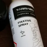 Utrwalacz farby do butów TARRAGO SNEAKERS Fixative to spray służący do stworzenia warstwy ochronnej na skóry i tkaniny pomalowane farbami TARRAGO SNEAKERS Paint Spray.