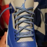 Odblaskowe płaskie sznurowadła niebieskie,  stworzone  do popularnych modeli Nike air max 90s
czy innych modeli nike, adidas