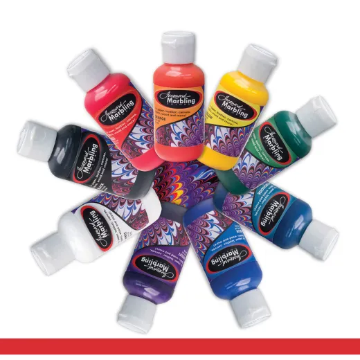 Czerwony barwnik do marblingu. Marmurkowanie - Technika ta polega na pływaniu farbami na powierzchni żelopodobnego medium. 