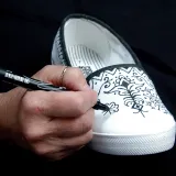 Jacquard Juice marker Fine to różowy pisak o wysokiej gęstości, idealny do tworzenia ręcznie rysowanych grafik, rysunków na tkaninach, odzieży.