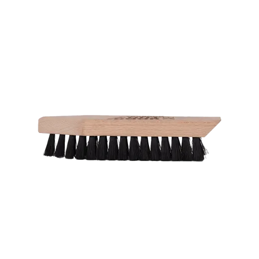 Akcesorium do konserwacji butów – Footwear Brush w plecaku turystycznym