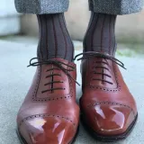 eleganckie siwe z wydzielaniami bordowymi skarpety męskie viccel socks shadow stripe gray burgundy