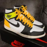 płaskie żółte sznurowadła Lace Lab. Sznurówki do customizacji sneakersów Jordan, Nike, Air Jordan 1, Retro High, Obsidain