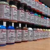 Brązowa farba akrylowa do renowacji toreb Angelus Luggage Brown. Farba do torebek, butów, jeansu, czapek i akcesoriów.