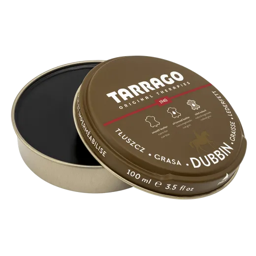 Czarny dubbin tarrago sprawia, że skóra zachowuje swoją wodoodporność oraz elastyczność, co przedłuża jej żywotność.