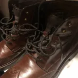 Czarno brązowe okrągłe dwukolorowe
sznurowadła , do klasyczych Bootsów, trzewików.