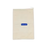 Bawełniany pokrowiec na buty SAPHIR BDC Cotton Bag to praktyczne i estetyczne rozwiązanie, zaprojektowane z myślą o bezpiecznym przechowywaniu, ochronie oraz wygodnym przenoszeniu obuwia.