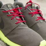 Okrągłe czerwone sznurowadła idealne do butów Nike Roshe czy Jordan Futures.
