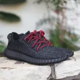 okrągłe sznurowadła czarno czerwone stworzone do popularnych modeli Adidas Yeezy 350 Boost czy Adidas NMD