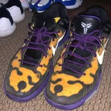 Okrągłe fioletowo czarne sznurowadła stworzone  do popularnych modeli Adidas Yeezy 350 Boost czy Adidas NMD