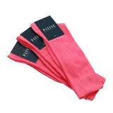 Wysokiej jakości bawełniane skarpety męskie jasno różowe w różowe paski. Eleganckie skarpety bawełniane