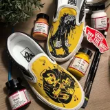zestaw pędzelków do malowania i akrylowe farby do customizacji sneakersów Angelus