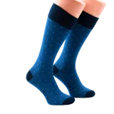 Casualowe męskie skarpety granatowe w niebieskie kropki Skarpety do trampek i butów eleganckich.