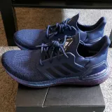 Granatowe okrągłe sznurowadła stworzone  do popularnych modeli Adidas Yeezy 350 Boost czy Adidas NMD