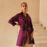 Uniwersalny śliwkowojagodowy barwnik do tkanin syntetycznych.