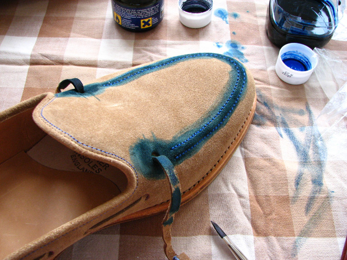 Malowanie butów zamszowych. Barwniki do zamszu i nubuku. Renowacja obuwia