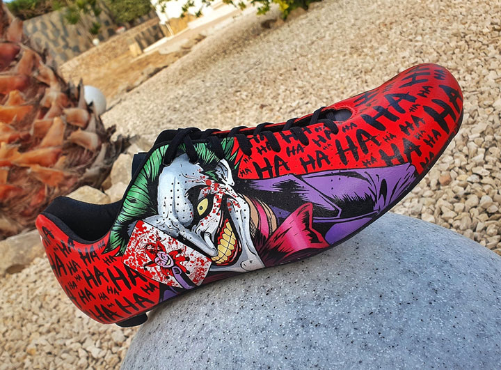 Custom Joker wykonany farbami akrylowymi Angelus Paint do butów i tkanin