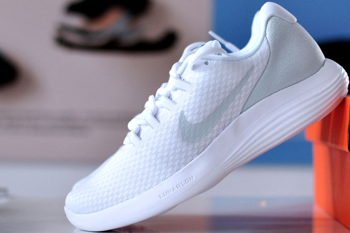 Farby dla rękodzieła. Akrylowe barwniki do tkanin tarrago sneakers paint i custom nike lunarlon. Handpainted.