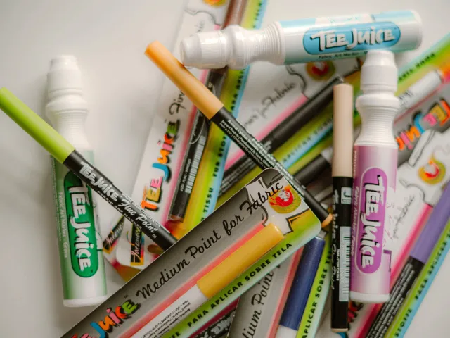 Markery do tkanin, skóry i drewna - jeden produkt, nieskończone możliwości DIY